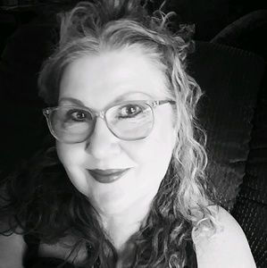 Meet your Posher, Maralena